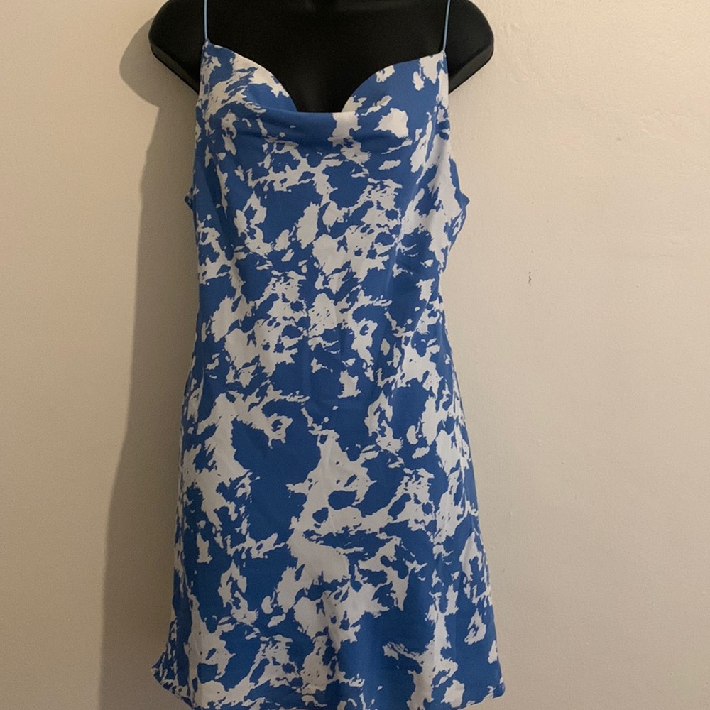 MISS LOLA Blue & white patterned dress